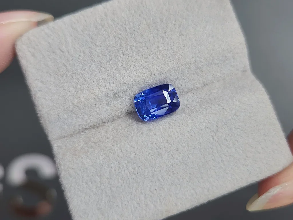 Saphir bleu taille coussin non chauffé 2,18 carats, Sri Lanka Image №4