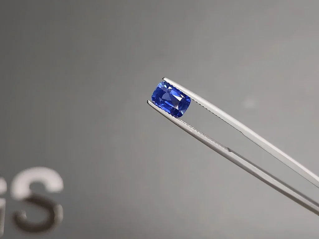 Saphir bleu taille coussin non chauffé 2,18 carats, Sri Lanka Image №3