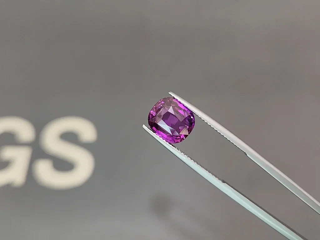 Unique purple unheated sapphire cushion cut 5.01 carats, Sri Lanka Image №3