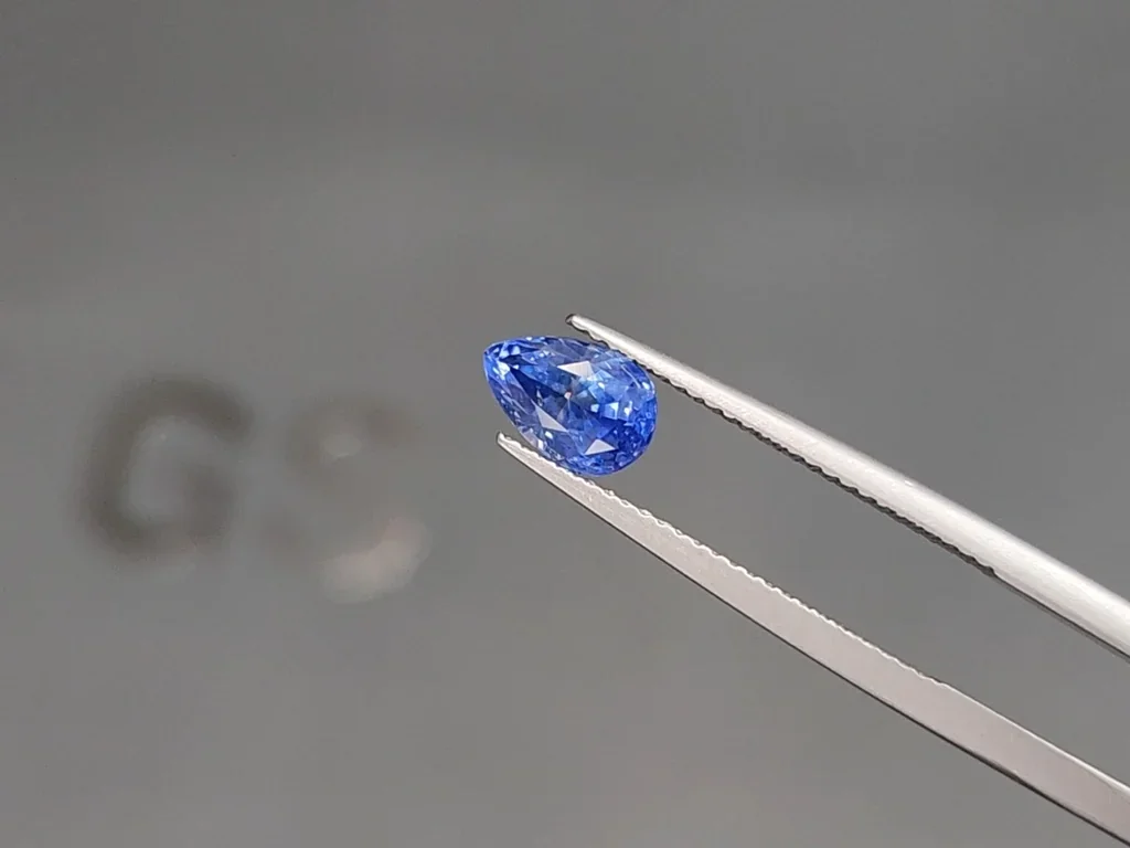 Saphir bleu taille poire non chauffé de 1,58 carat, Sri Lanka Image №3