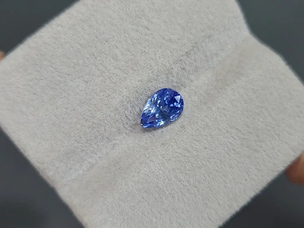 Saphir bleu taille poire non chauffé de 1,58 carat, Sri Lanka Image №4