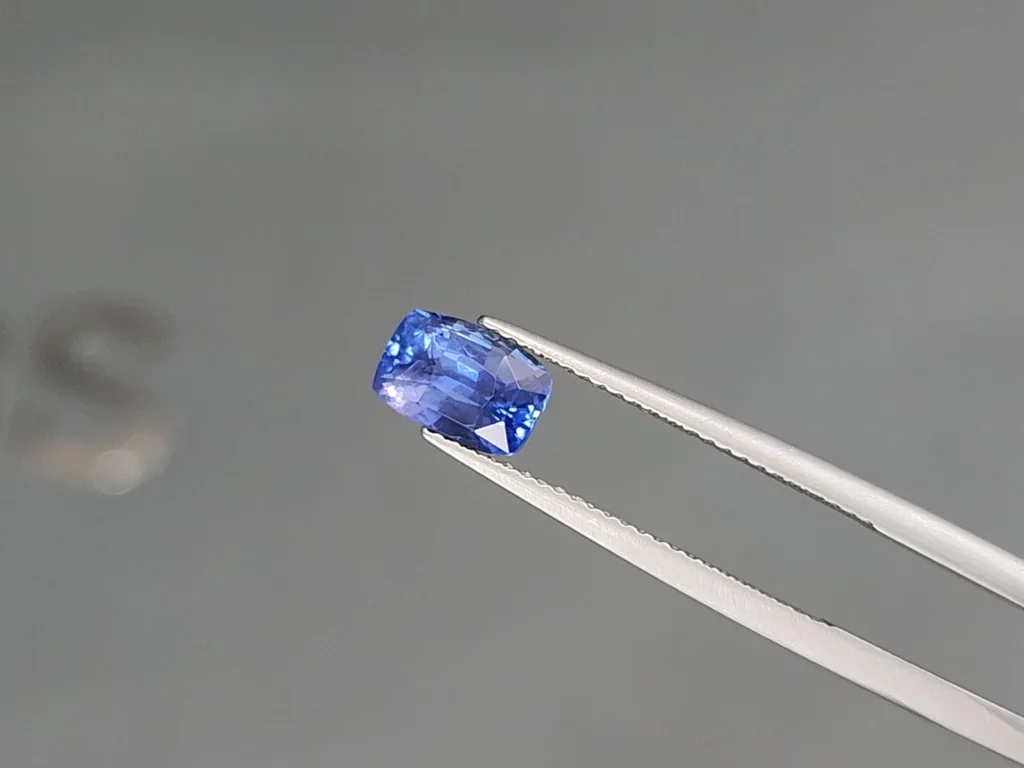 Zafiro azul aciano de talla cojín sin calentar, 2,02 quilates, Sri Lanka Image №3