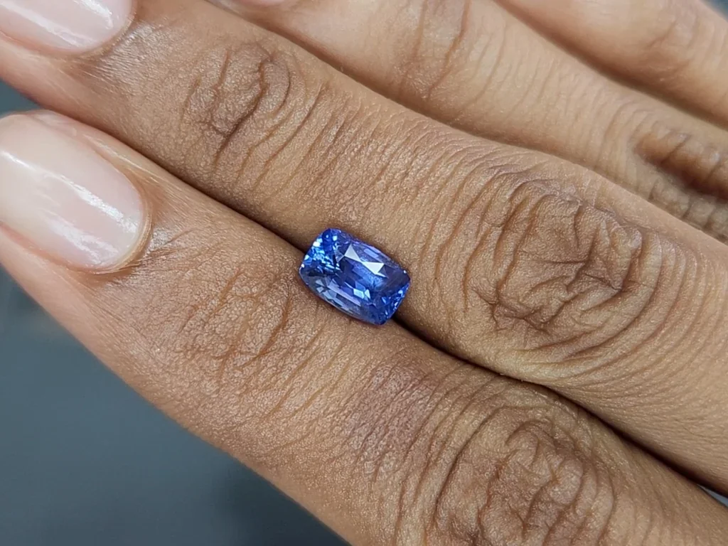 Zafiro azul aciano de talla cojín sin calentar, 2,02 quilates, Sri Lanka Image №2