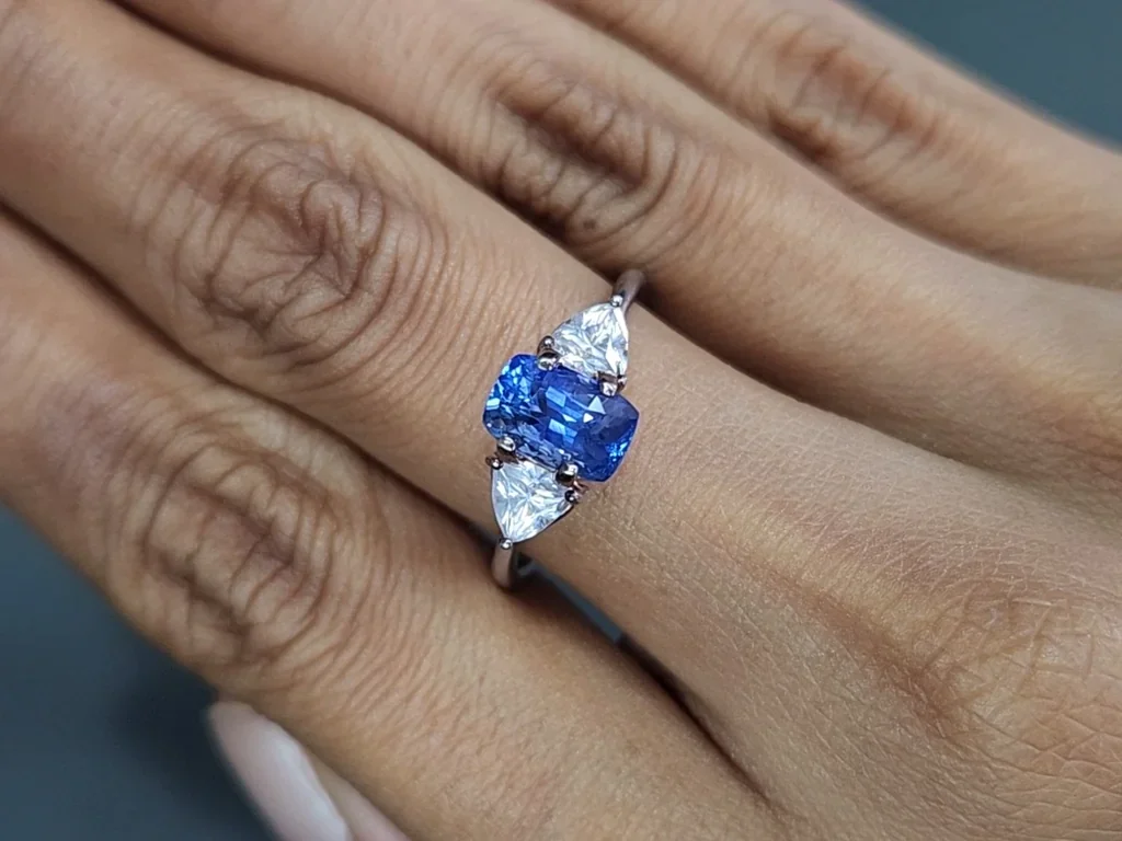 Zafiro azul aciano de talla cojín sin calentar, 2,02 quilates, Sri Lanka Image №5