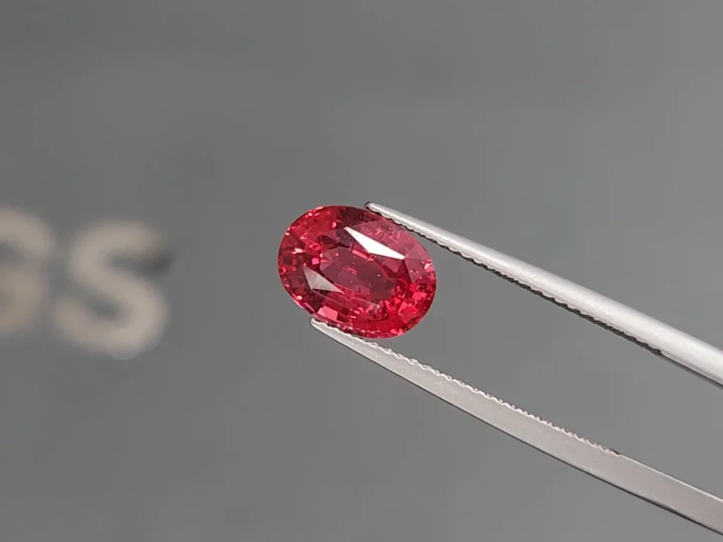 Mahenge Spinell im ovalschliff 3,16 karats, Tansania Image №3