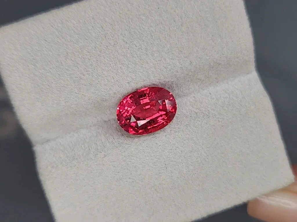 Mahenge Spinell im ovalschliff 3,16 karats, Tansania Image №4