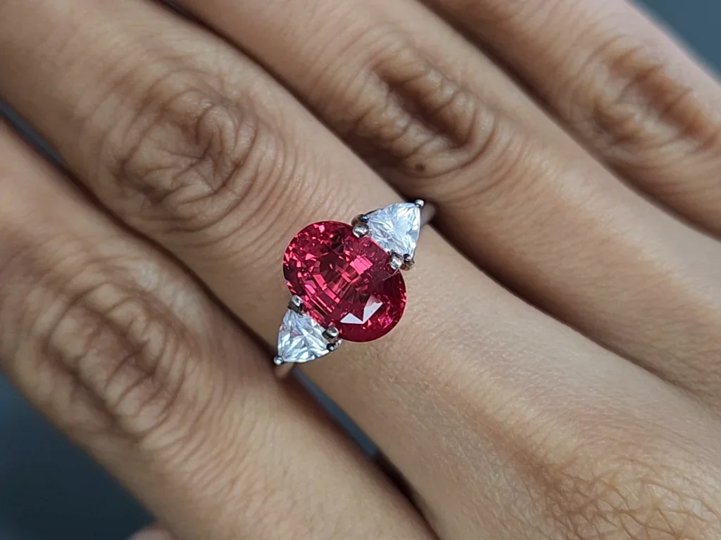 Mahenge Spinell im ovalschliff 3,16 karats, Tansania Image №5