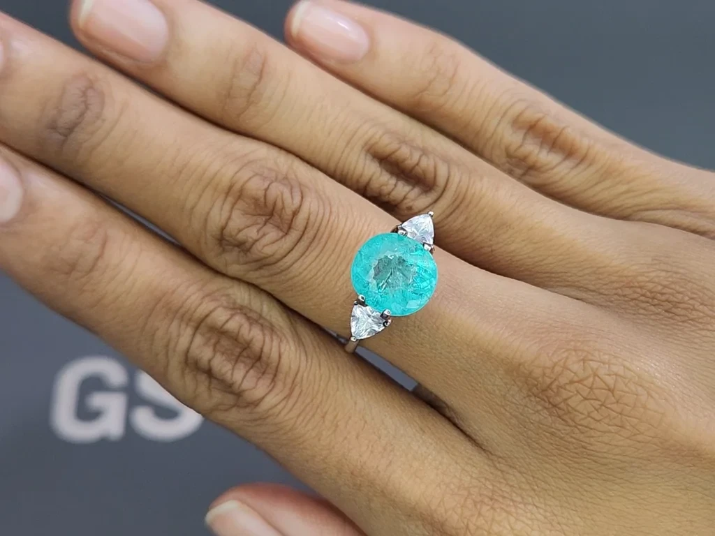 Neon-Paraiba-turmalin oval geschliffener 4,49 karat, Mosambik Image №5