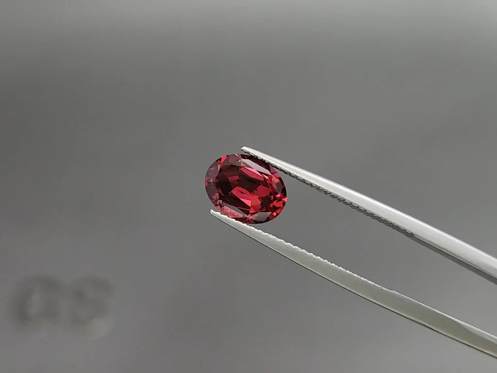 Rhodolith granat im ovalschliff 2,14 karat, Madagaskar Image №3