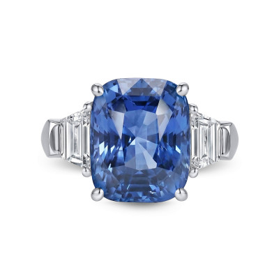 Bague en or blanc 18 carats sertie d'un spinelle bleu cobalt de Tanzanie (7,08 carats) et de diamants. photo
