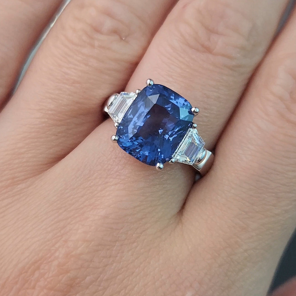 Ring with 7.08 carat Tanzanian cobalt blue spinel and diamonds in 18K white gold Image №3