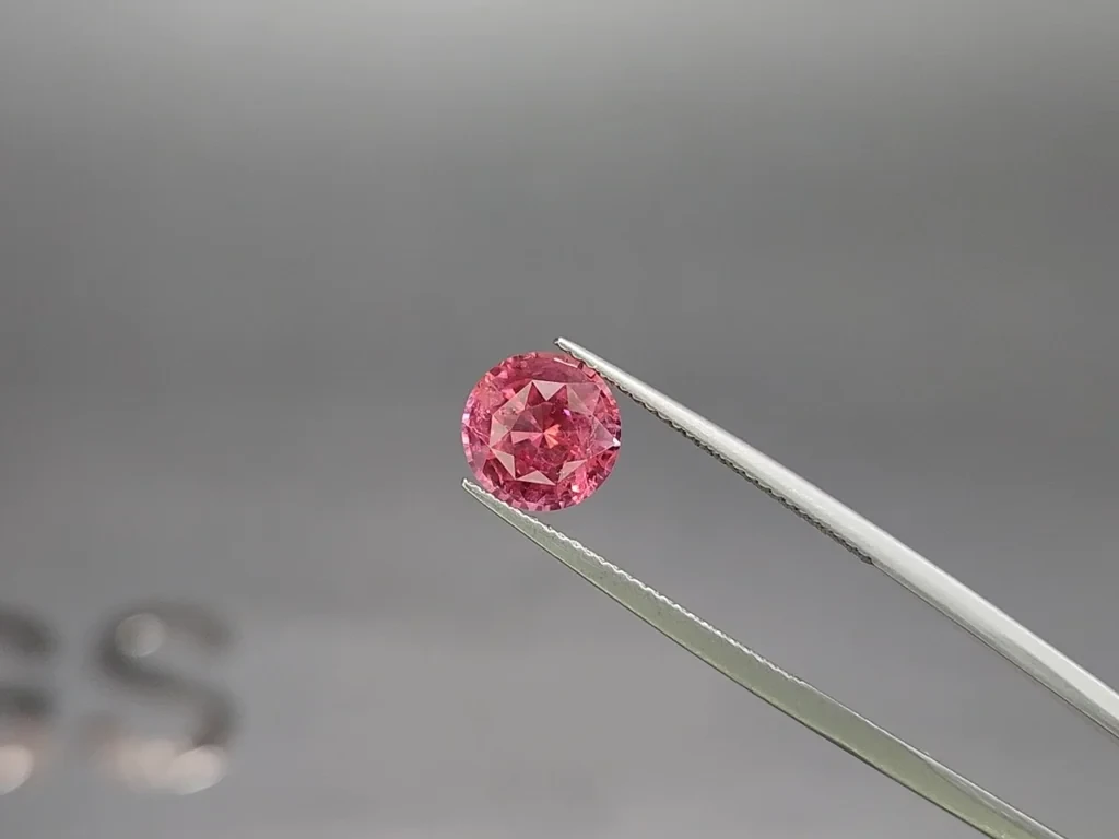 Machenge spinell rund geschliffen 3,00 karat, Tansania Image №3