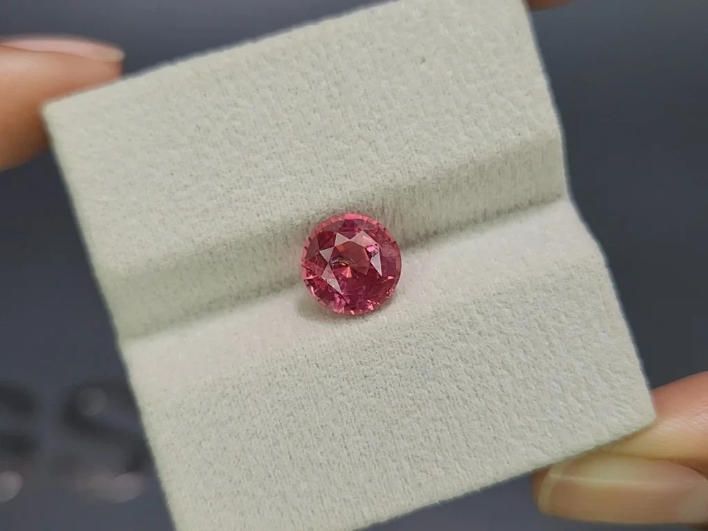 Machenge spinell rund geschliffen 3,00 karat, Tansania Image №4
