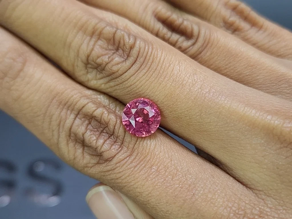 Machenge spinell rund geschliffen 3,00 karat, Tansania Image №2