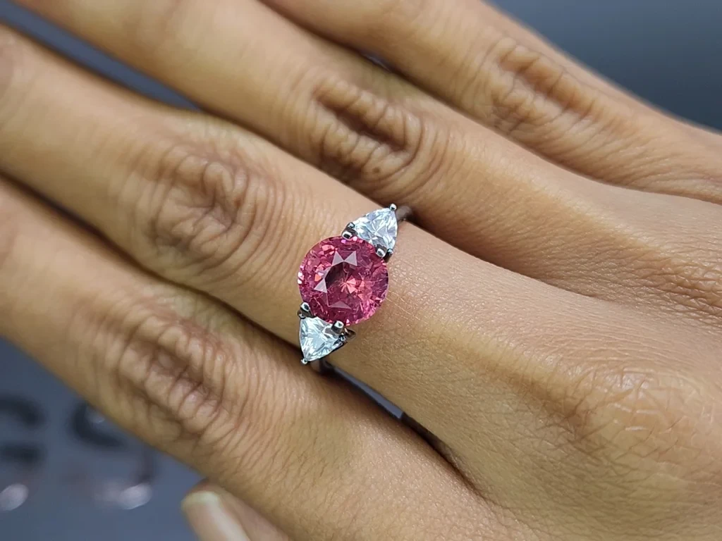 Machenge spinell rund geschliffen 3,00 karat, Tansania Image №5