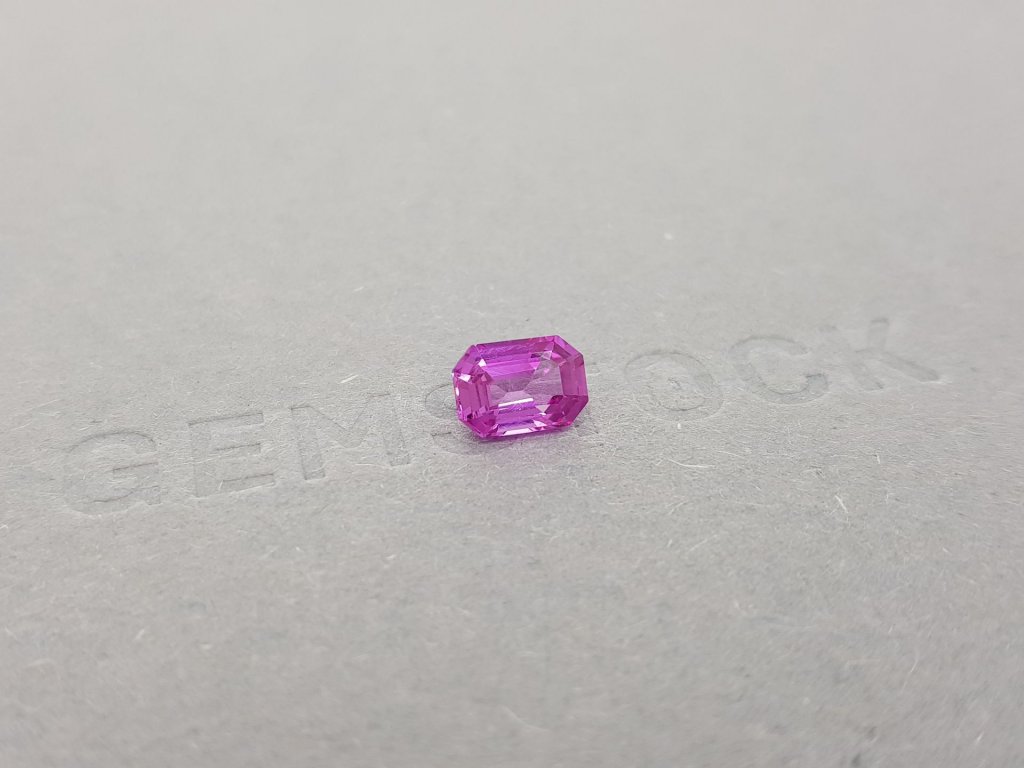 Unheated vivid pink sapphire in octagon cut 1.33 ct, Sri Lanka Image №2