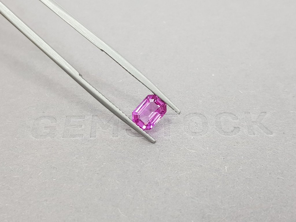 Unheated vivid pink sapphire in octagon cut 1.33 ct, Sri Lanka Image №4
