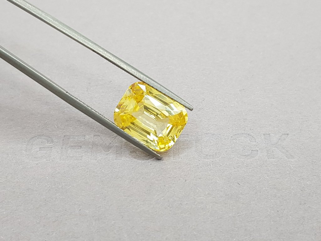 Unheated cushion cut yellow sapphire 8.63 carats, Sri Lanka Image №2