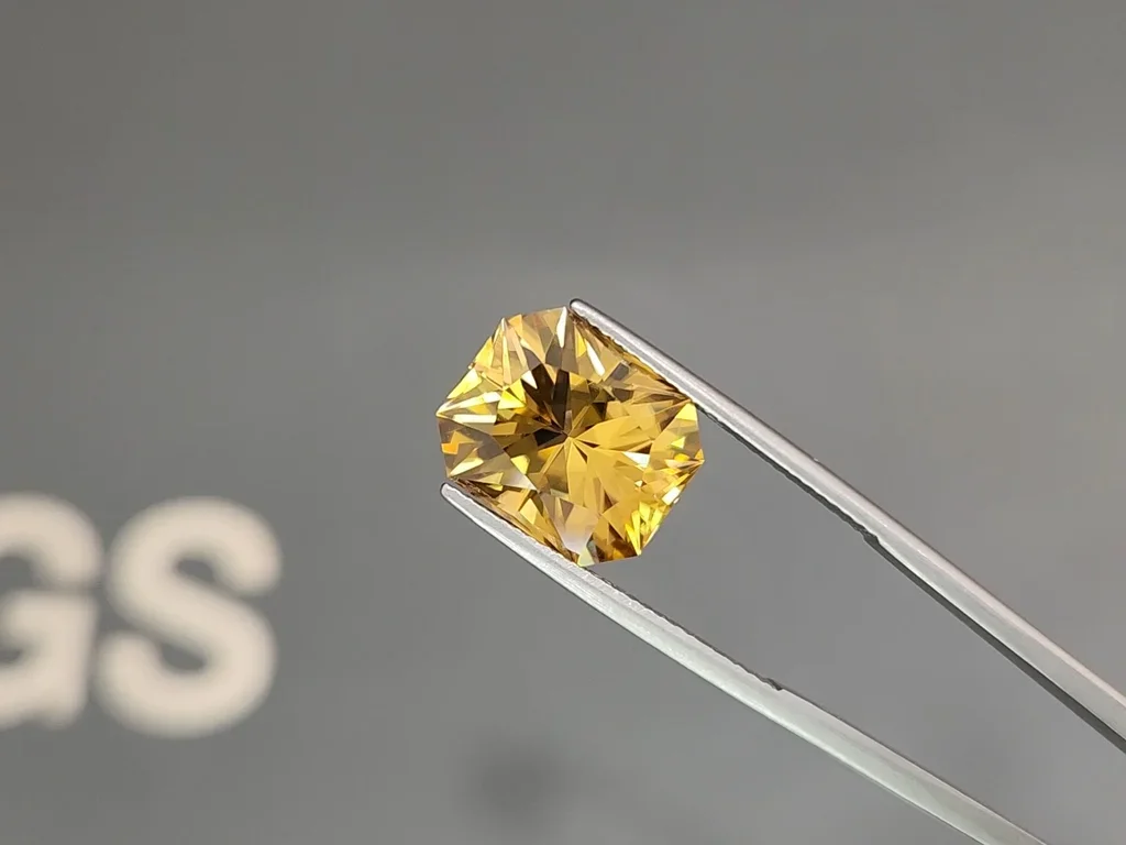 Yellow-gold radiant cut natural zircon 10.77 carats, Sri Lanka Image №3