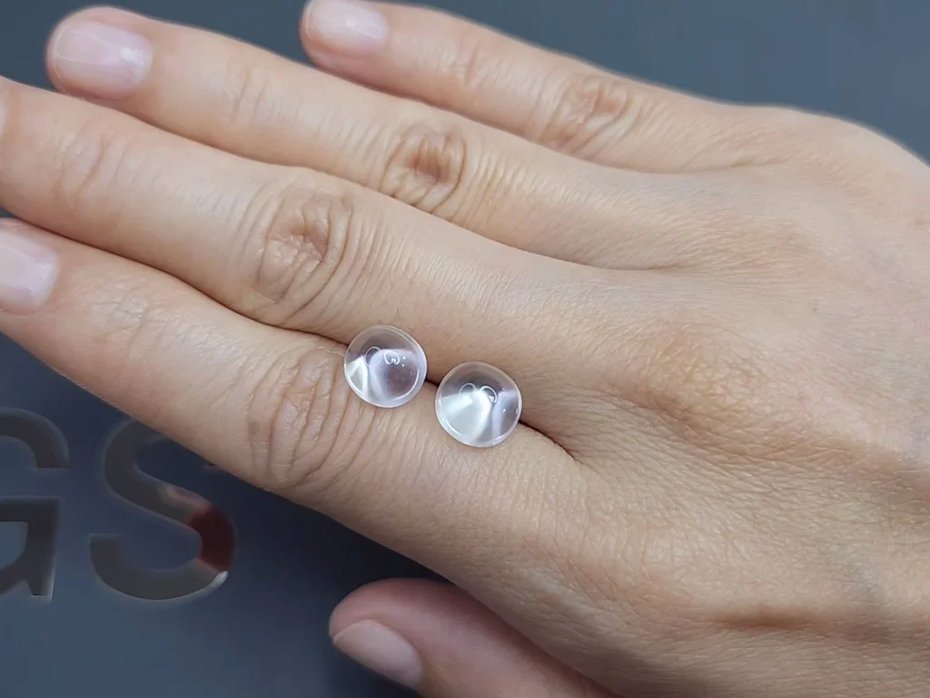 Paire de pierres de lune taillées en cabochon de 5,84 carats, Birmanie Image №2