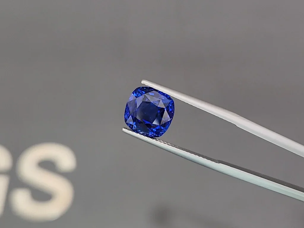 Unheated sapphire Royal Blue cushion cut 7.09 carats, Madagascar Image №3
