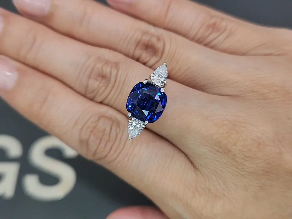 Unheated sapphire Royal Blue cushion cut 7.09 carats, Madagascar Image №5