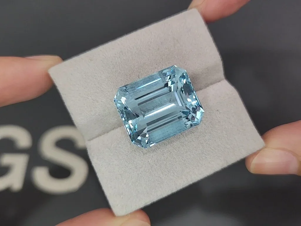 Large aquamarine octagon cut 23.68 carats, Madagascar  Image №4