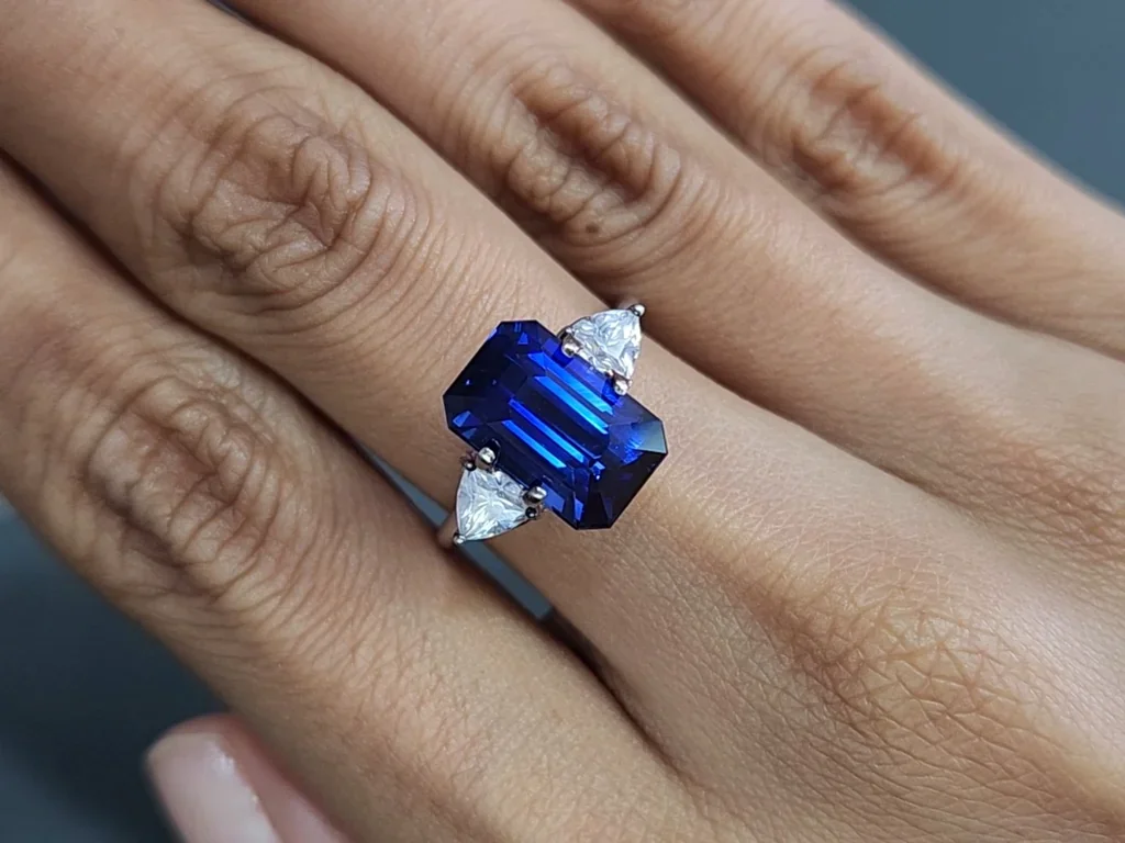 Saphir bleu royal taille octogone de 6,05 carats, Sri Lanka  Image №5