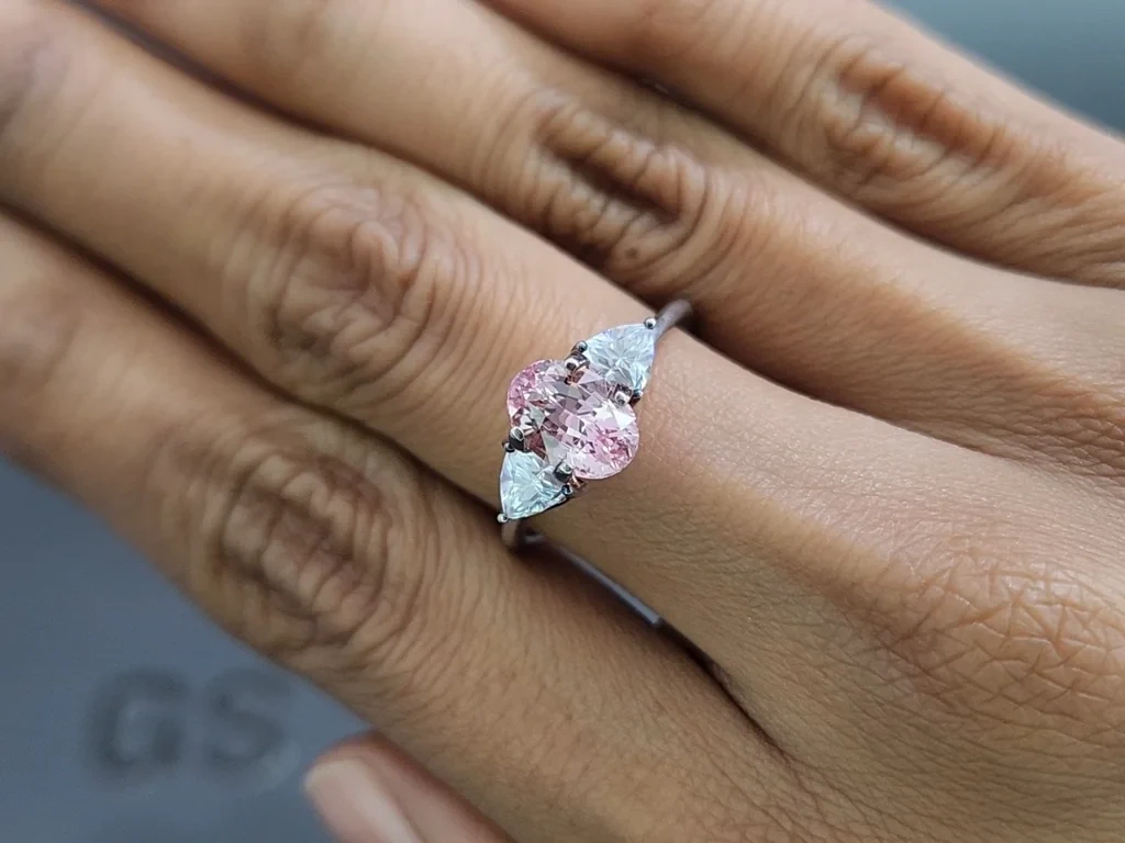 Saphir Padparadscha non chauffé 2,18 carats taille ovale, Sri Lanka  Image №5