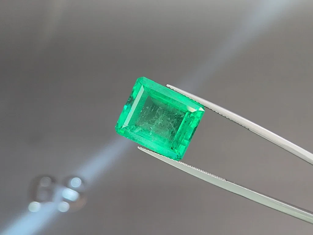 Emerald octagon cut 15.52 carats, Colombia Image №3