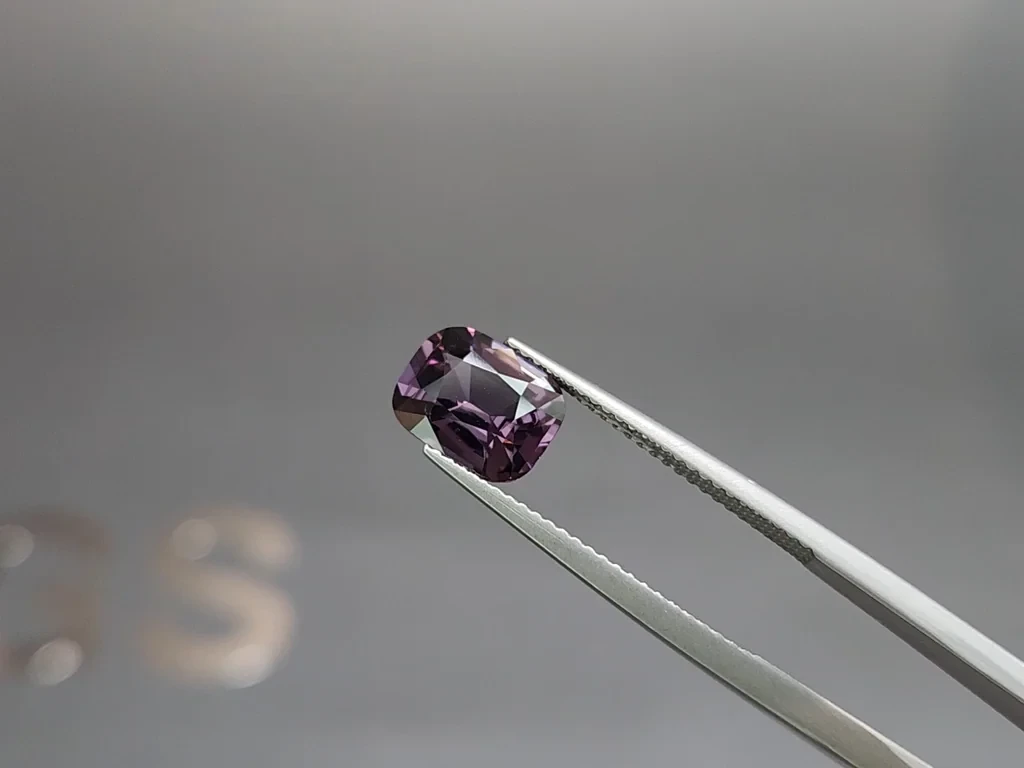 Violetter spinell im cushion-schliff 2,36 karat, Tanzania Image №3