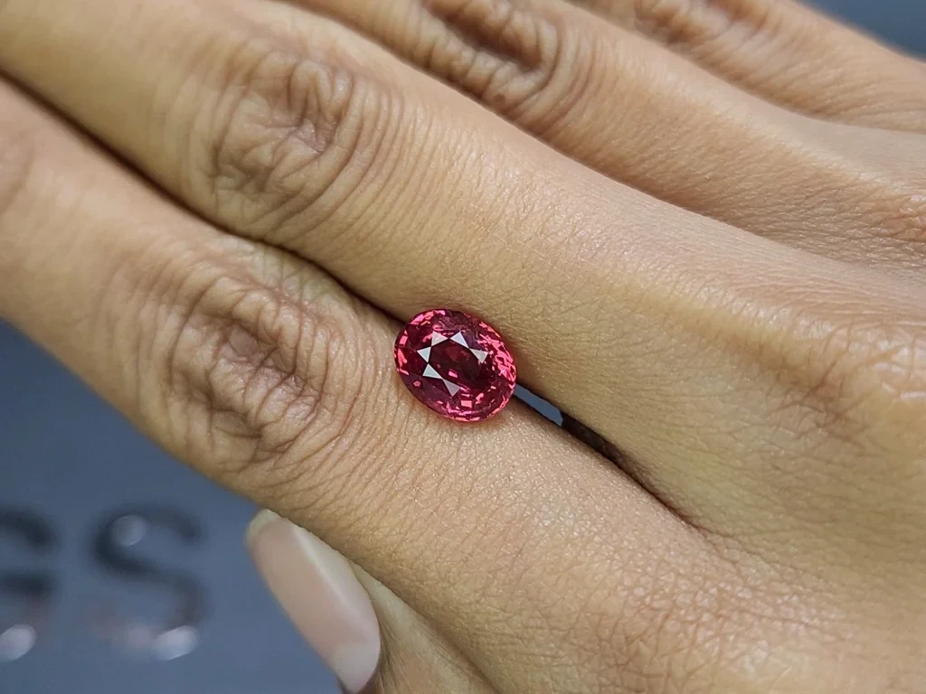 Leuchtend rosa Mahenge-spinell im oval-schliff 3,02 karat, Tansania Image №2