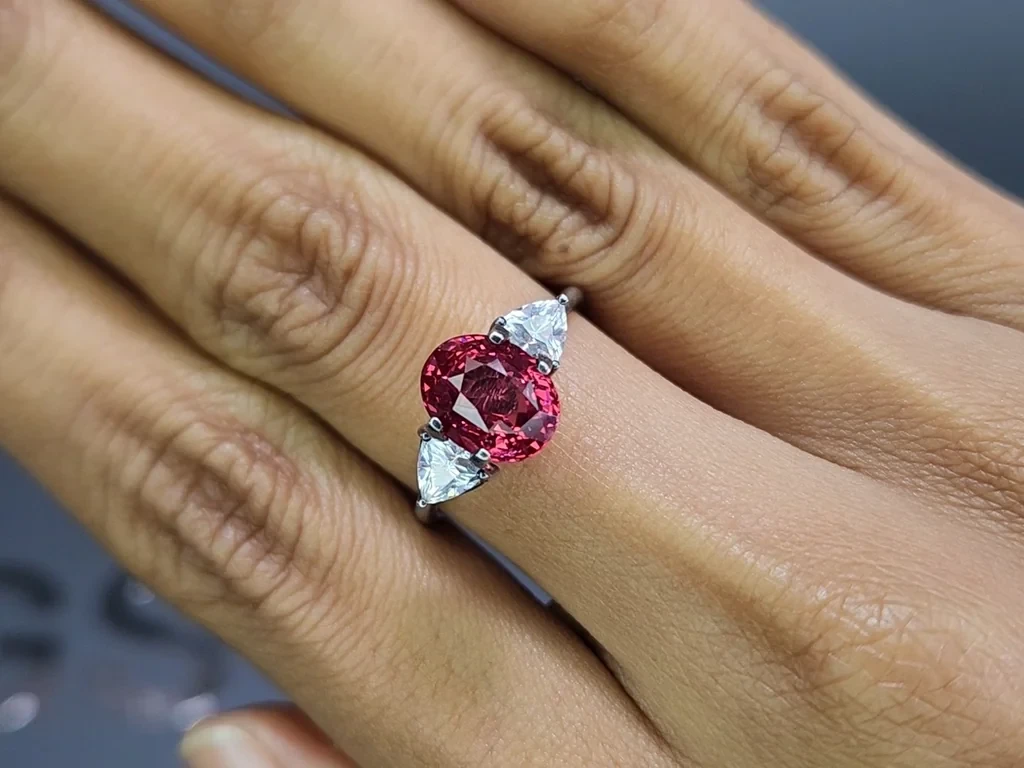 Leuchtend rosa Mahenge-spinell im oval-schliff 3,02 karat, Tansania Image №5