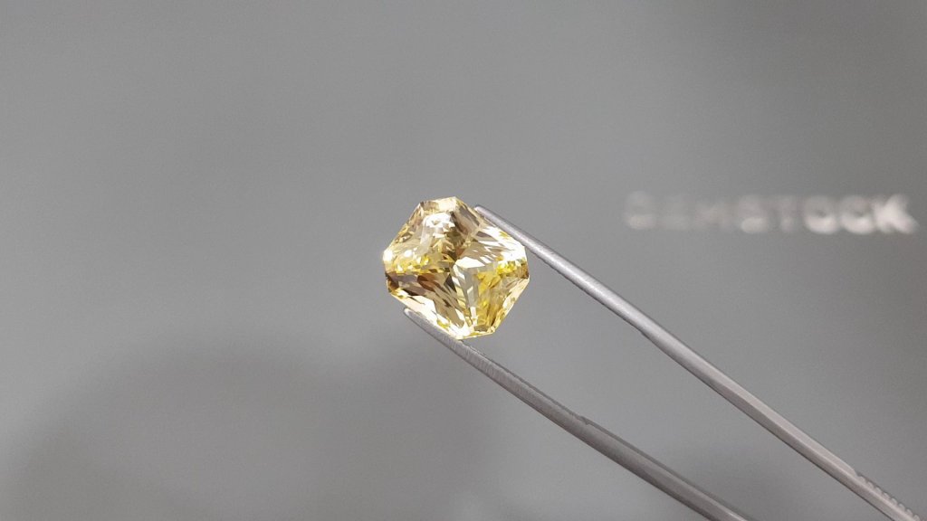 Unique untreated golden color sapphire in radiant cut 11.36 ct, Sri Lanka Image №3