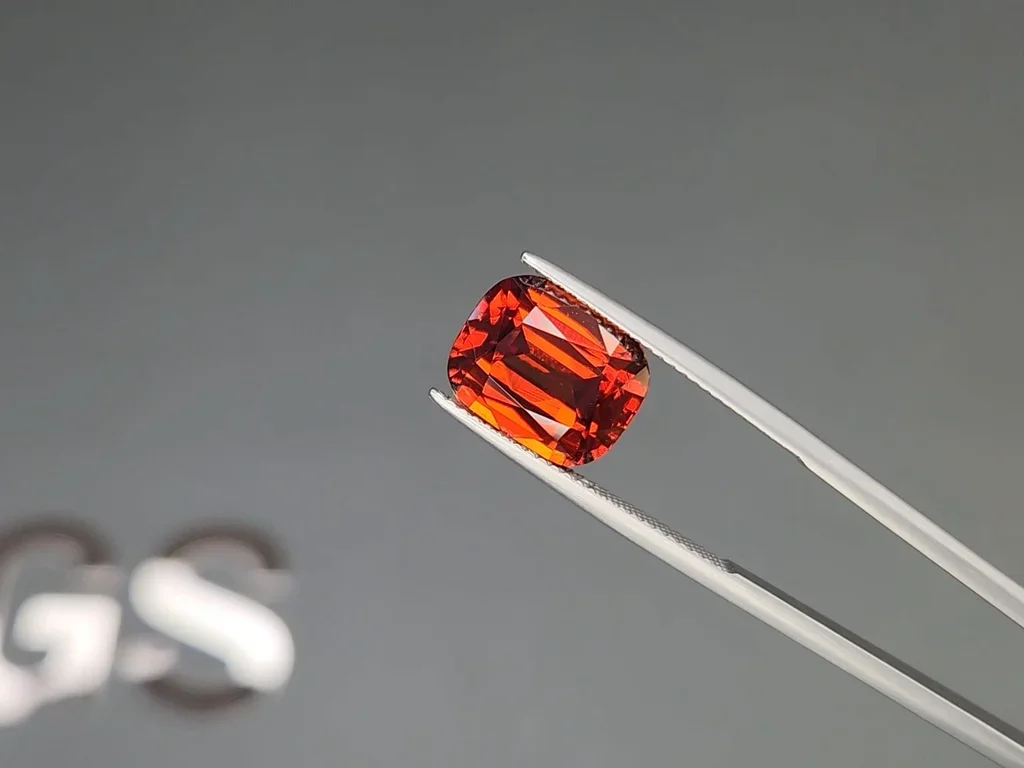 Spessartine garnet in cushion cut 8.06 carats, Africa Image №3