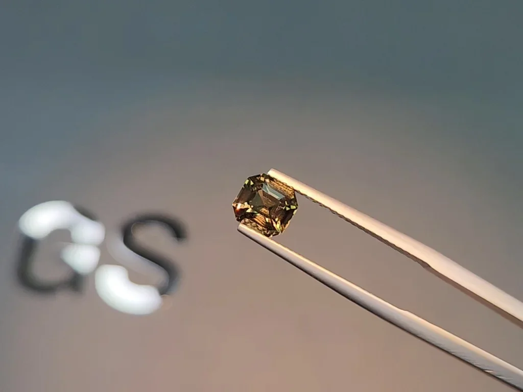 Zafiro asscher de sin calentar con cambio de color 1,52 carats, Sri Lanka Image №5