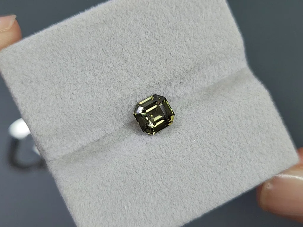 Zafiro asscher de sin calentar con cambio de color 1,52 carats, Sri Lanka Image №6