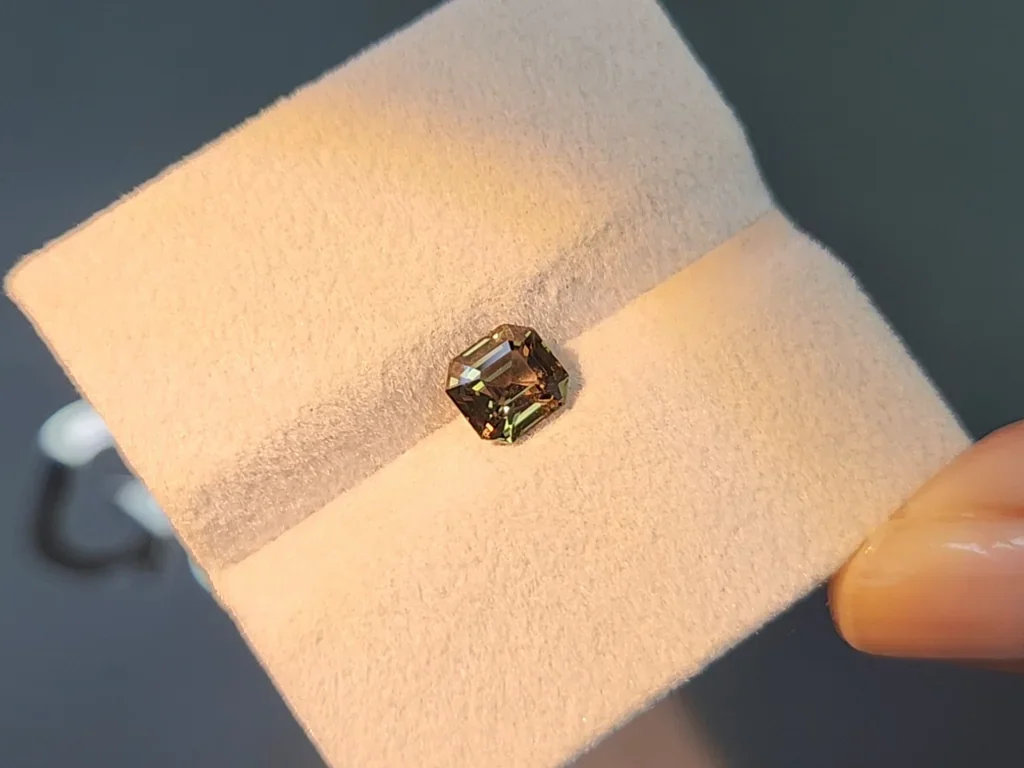 Zafiro asscher de sin calentar con cambio de color 1,52 carats, Sri Lanka Image №7