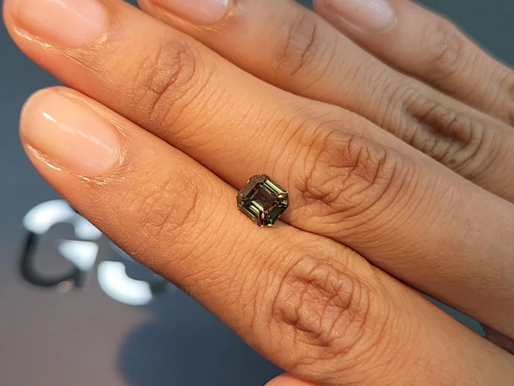 Zafiro asscher de sin calentar con cambio de color 1,52 carats, Sri Lanka Image №3