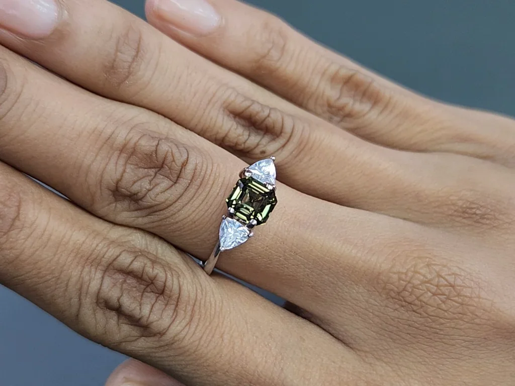 Zafiro asscher de sin calentar con cambio de color 1,52 carats, Sri Lanka Image №8