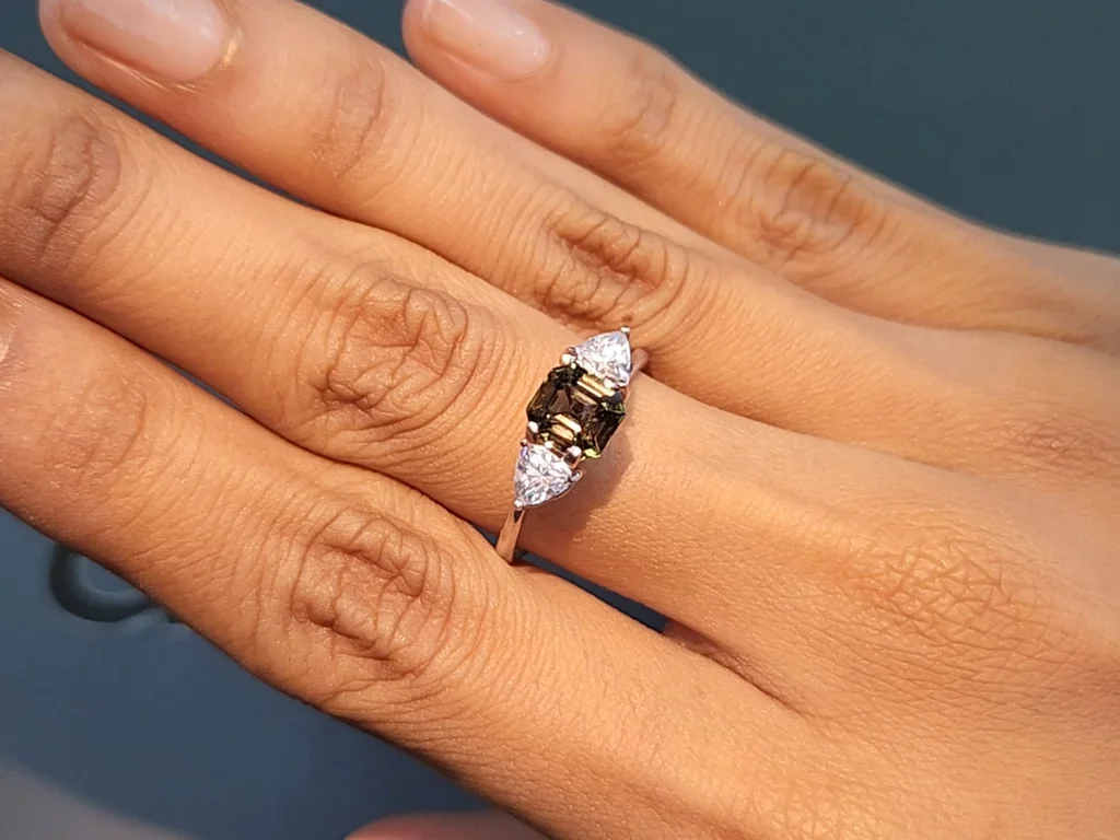 Zafiro asscher de sin calentar con cambio de color 1,52 carats, Sri Lanka Image №9