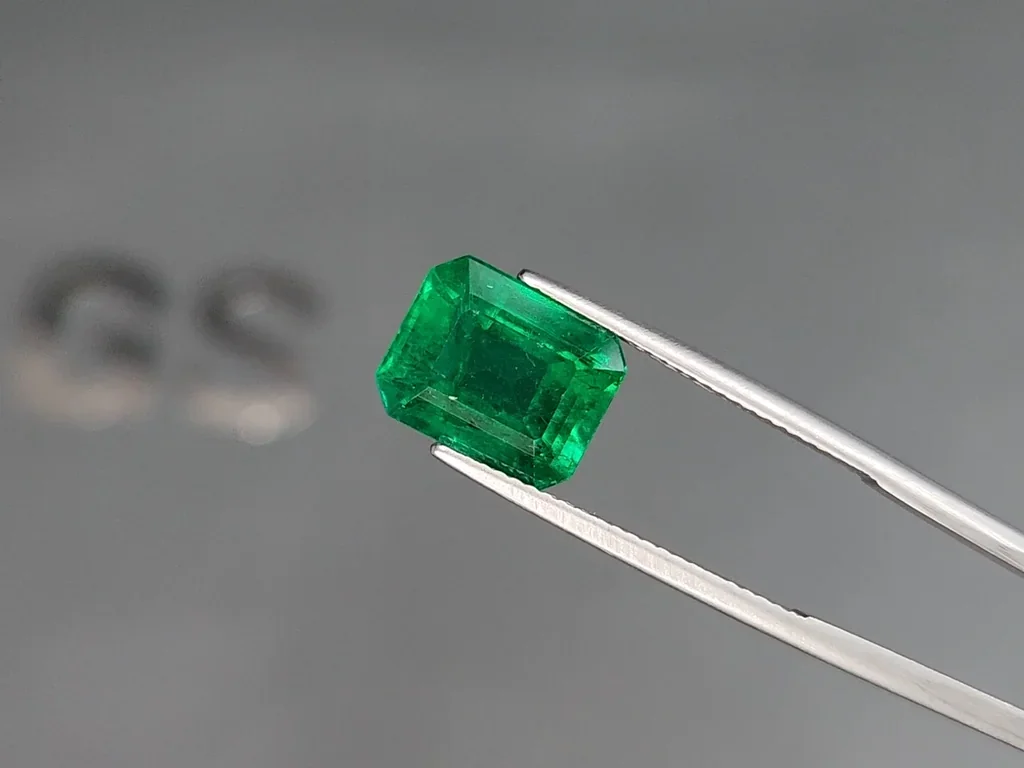 Esmeralda de corte octogonal de 4,49 quilates, Zambia Image №3