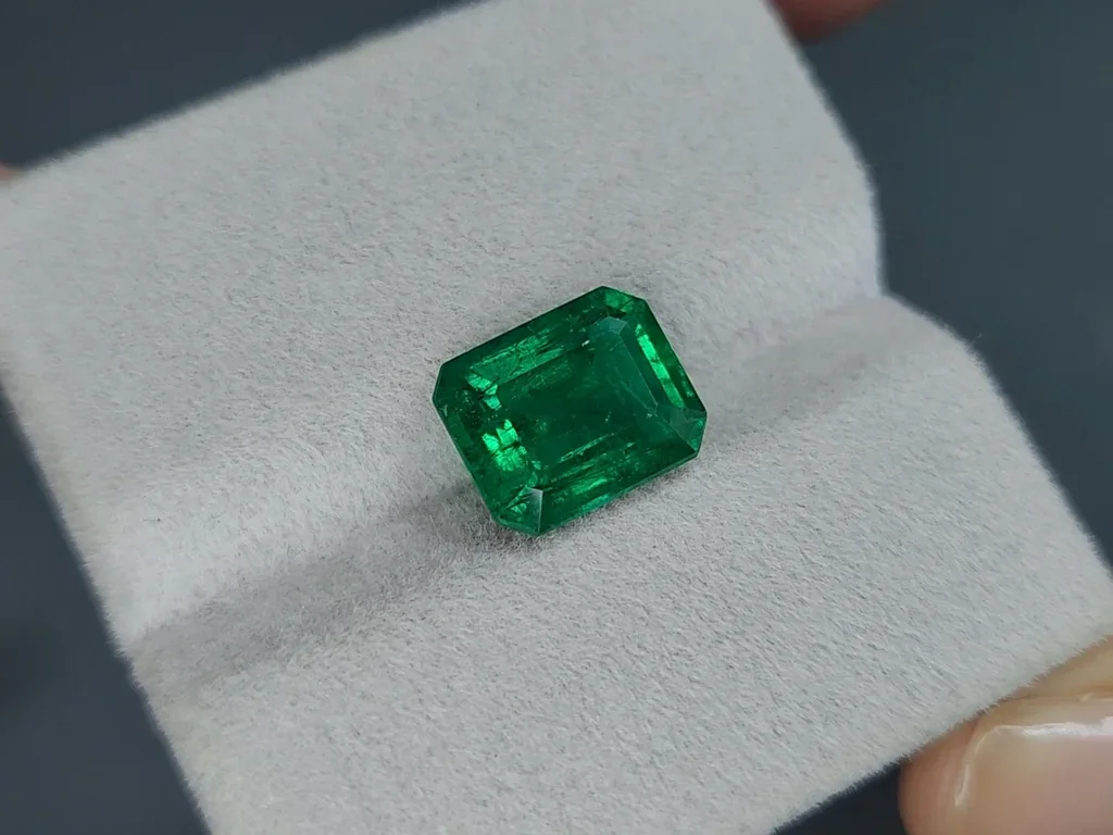 Esmeralda de corte octogonal de 4,49 quilates, Zambia Image №4