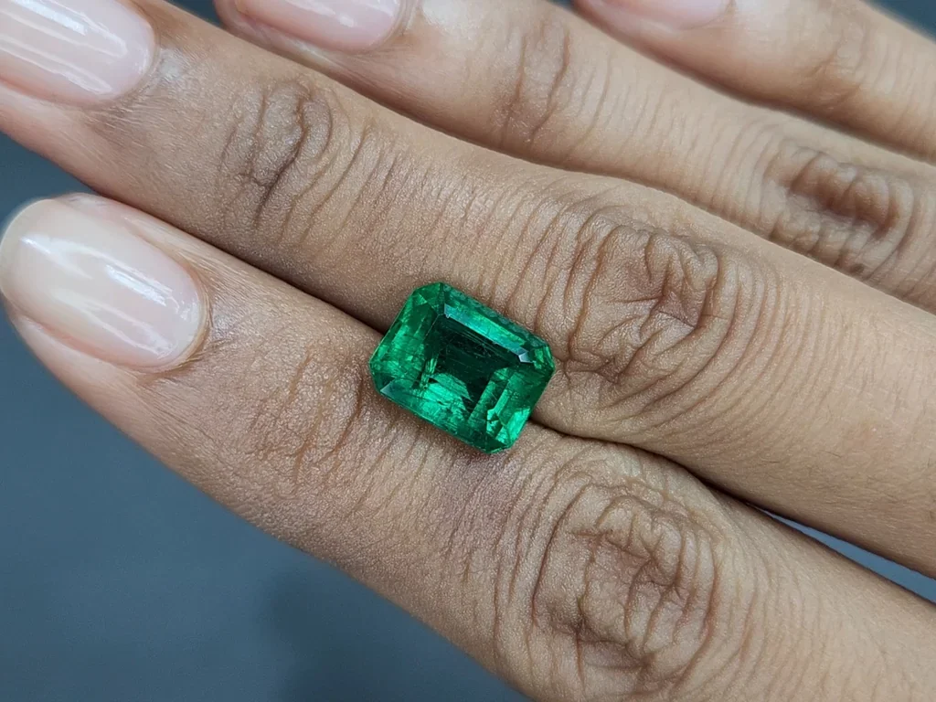 Esmeralda de corte octogonal de 4,49 quilates, Zambia Image №2