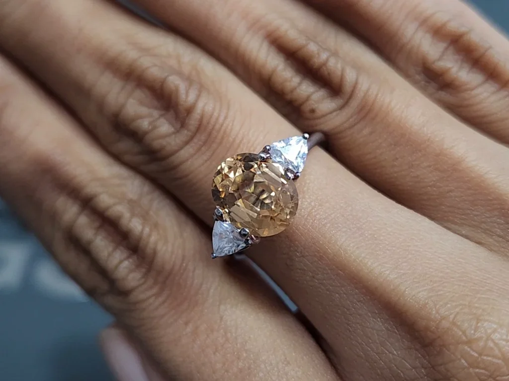 Granate hessonita, talla ovalada, 3,26 quilates, África Image №5